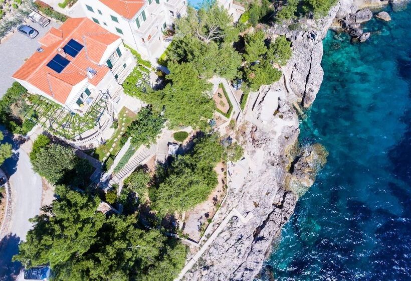 Apartments Plavac Mali