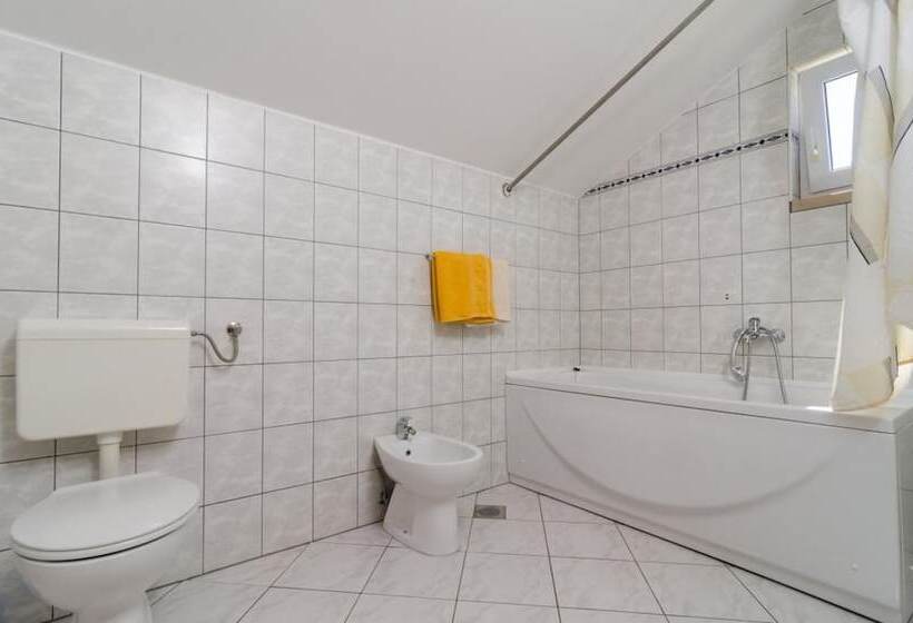 Apartments Plavac Mali