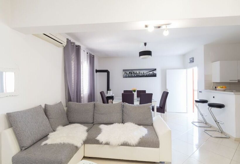 Beautiful Apartment Petra