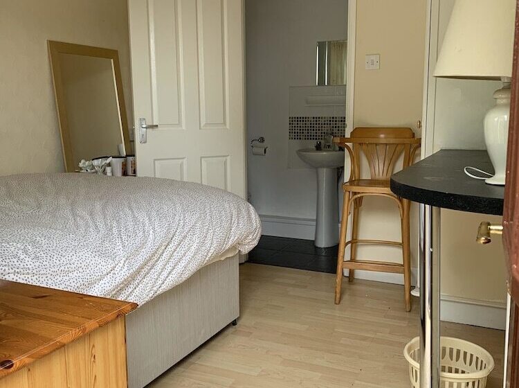 تختخواب و صبحانه Cranmore Guest House