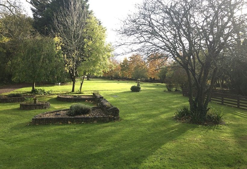 צימר The Middle Piccadilly Rural Retreat