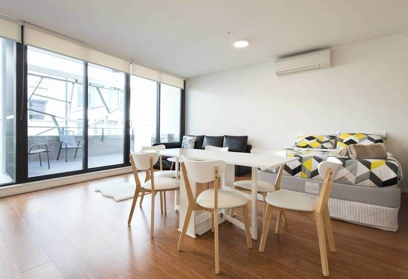 Cbd Apartment In Perfect Location