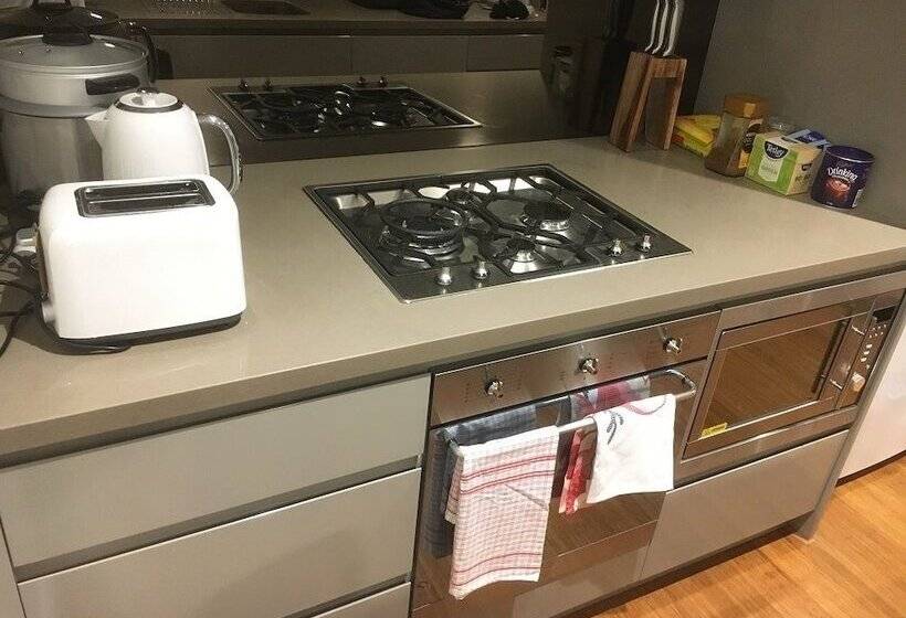 Cbd Apartment In Perfect Location