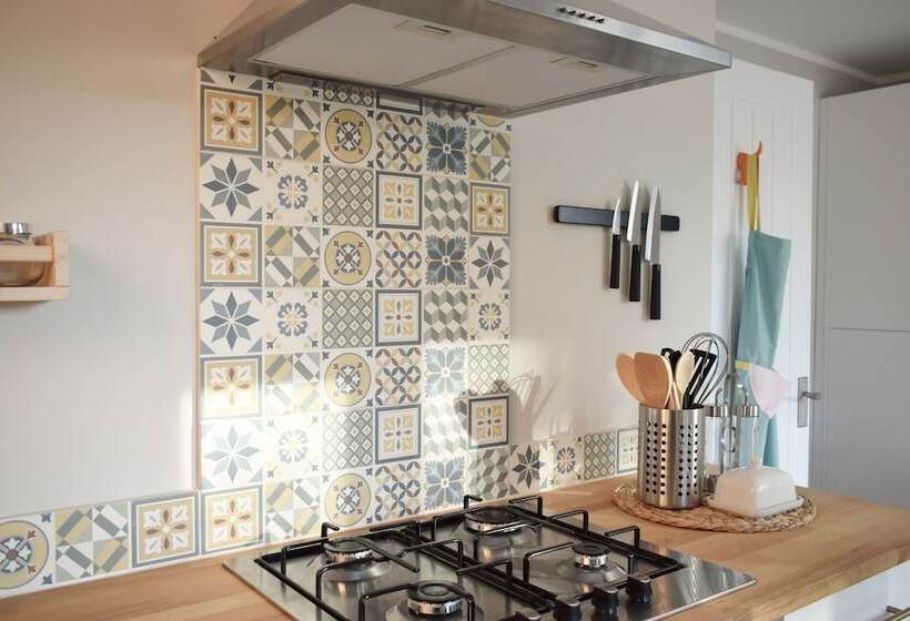 Charming Three Bed Home Near City Centre And Hospital