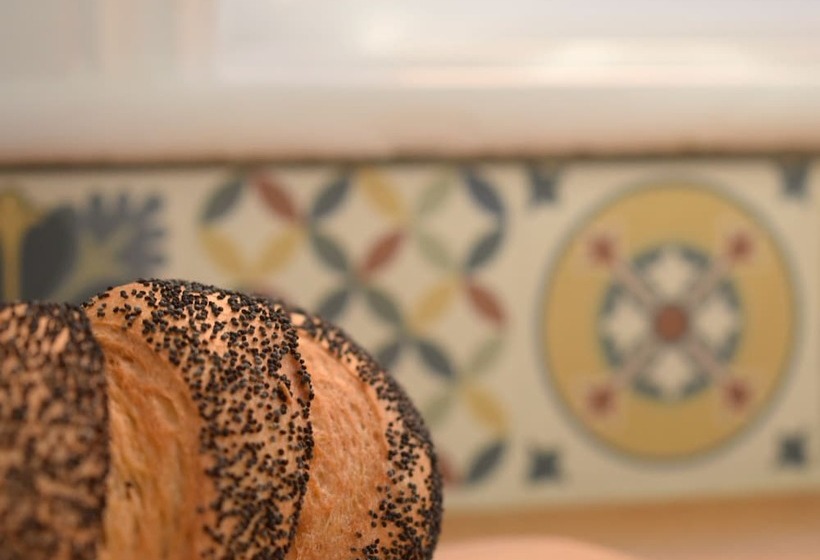 Charming Three Bed Home Near City Centre And Hospital