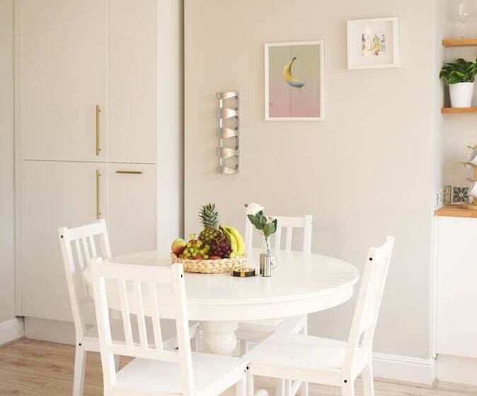 Charming Three Bed Home Near City Centre And Hospital