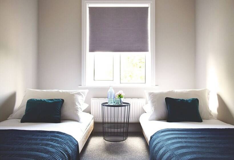 Charming Three Bed Home Near City Centre And Hospital