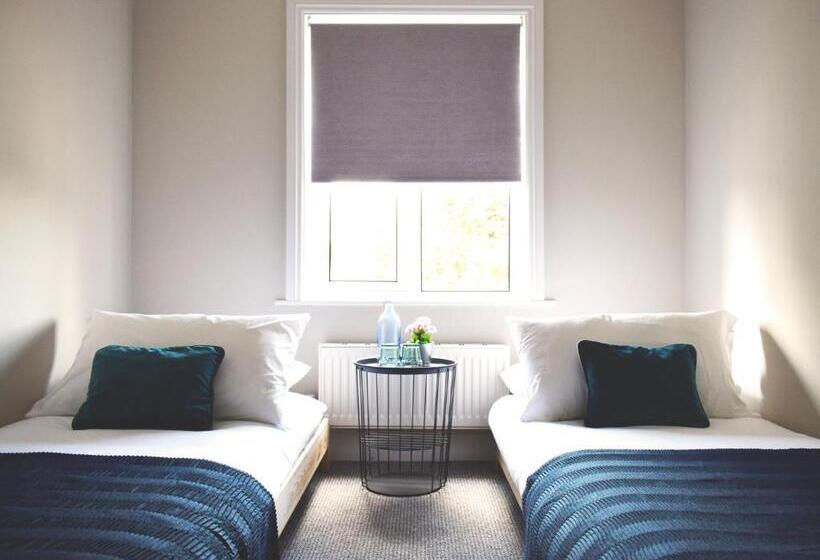 Charming Three Bed Home Near City Centre And Hospital