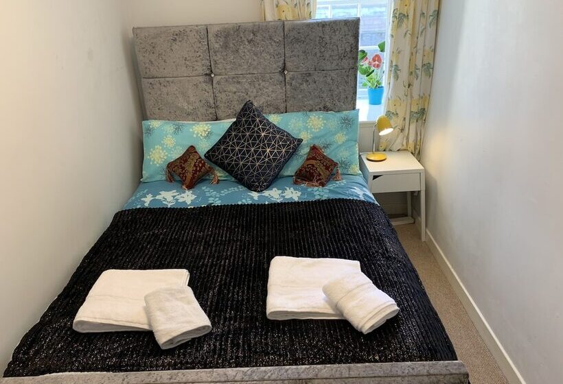 City Bolt Hole Town Centre