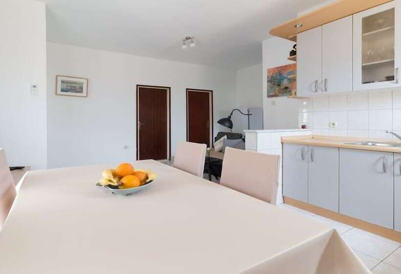 Comfortable Apartment Luka