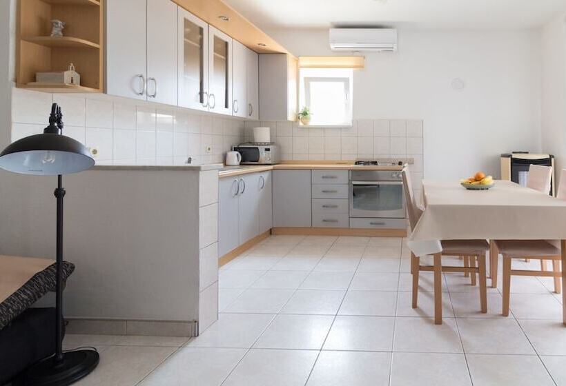 Comfortable Apartment Luka