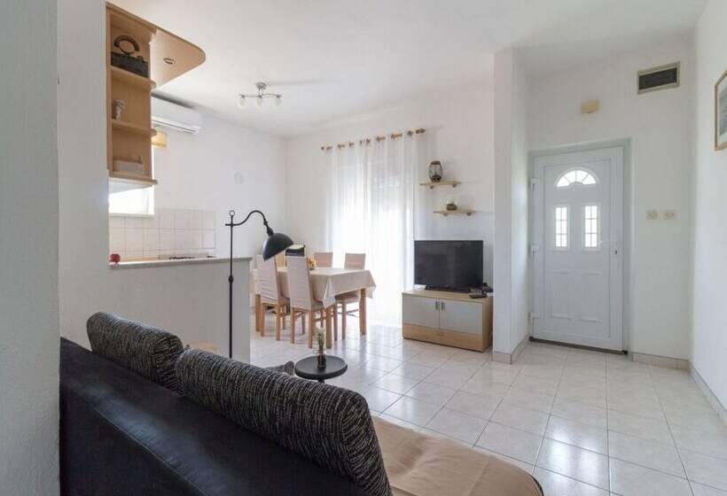 Comfortable Apartment Luka