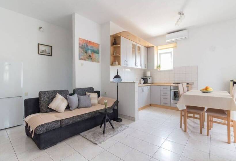 Comfortable Apartment Luka