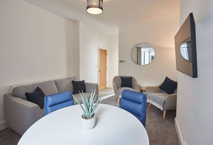 Host & Stay   High Street Apartments