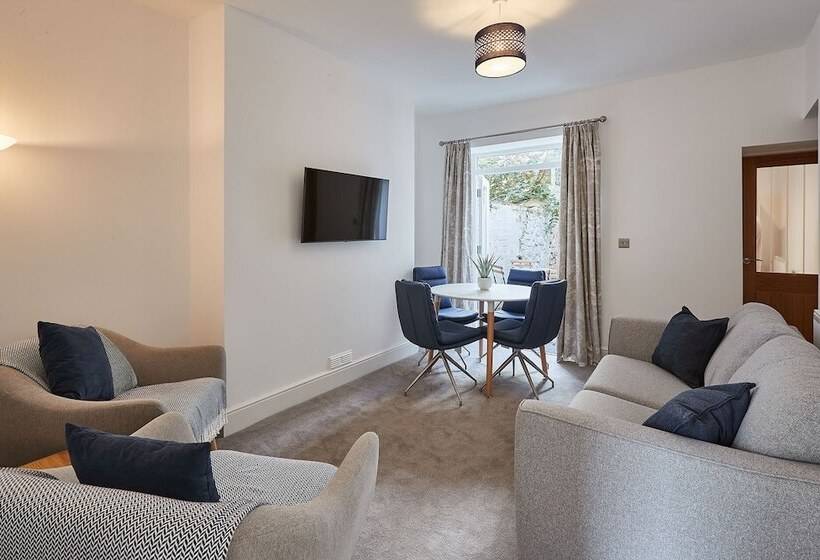 Host & Stay   High Street Apartments