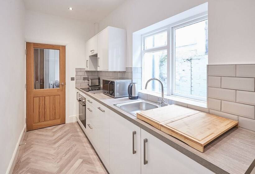 Host & Stay   High Street Apartments