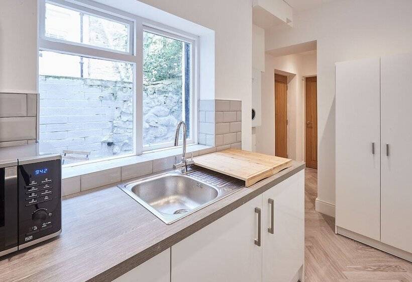 Host & Stay   High Street Apartments