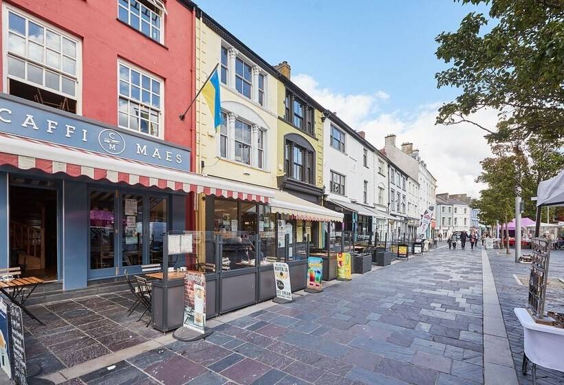 Host & Stay   High Street Apartments