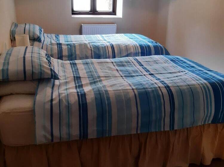 Хостел The Rampant Horse Public House