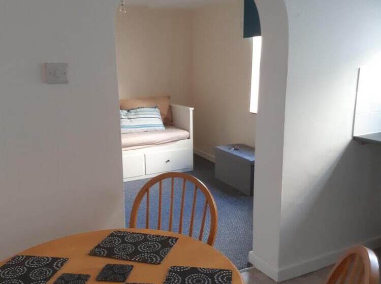 Хостел The Rampant Horse Public House