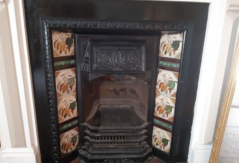 Хостел The Rampant Horse Public House