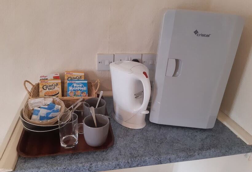 Хостел The Rampant Horse Public House