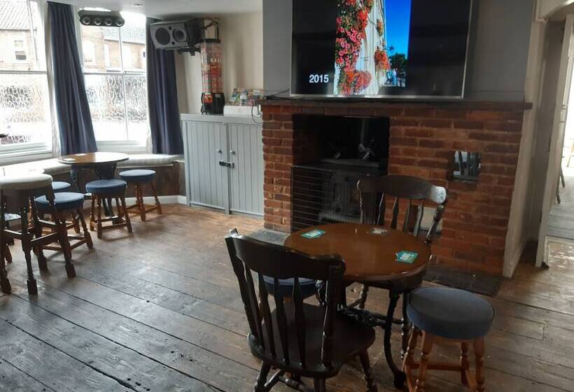 Хостел The Rampant Horse Public House