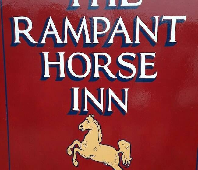 Хостел The Rampant Horse Public House