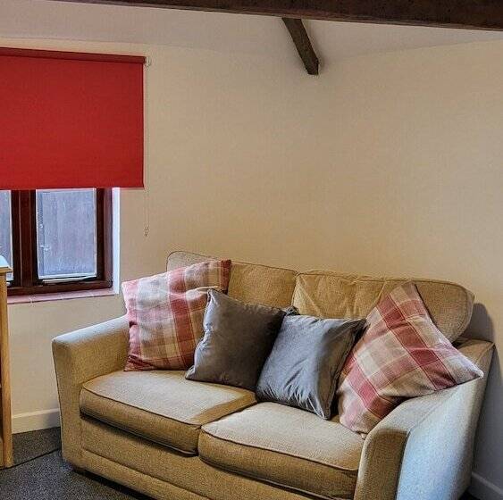 Хостел The Rampant Horse Public House