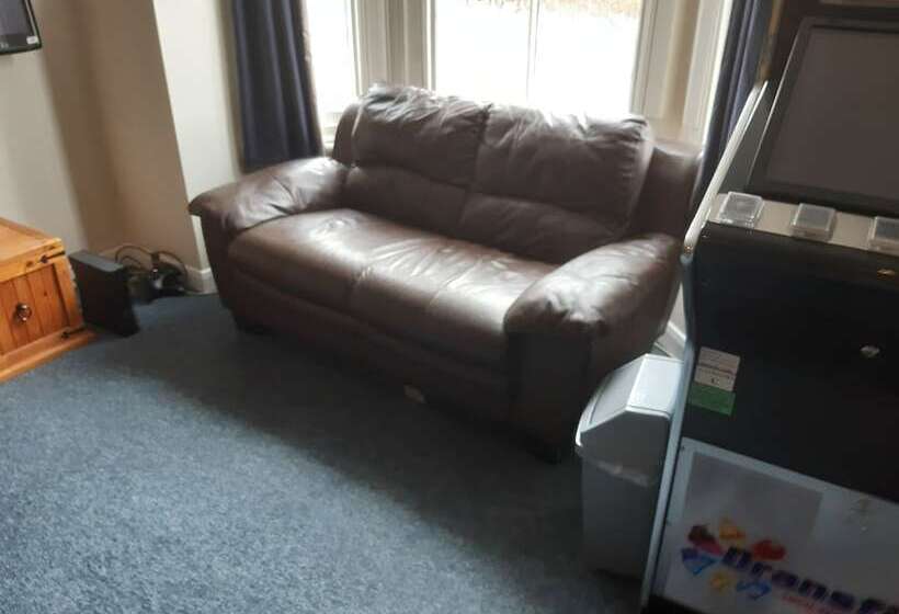 Хостел The Rampant Horse Public House