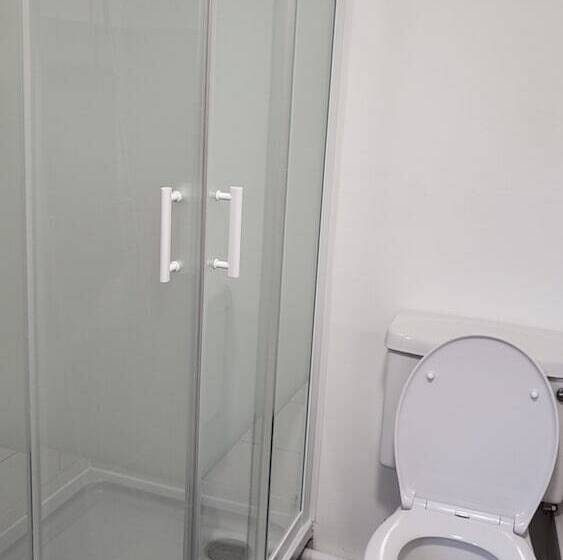 Хостел The Rampant Horse Public House