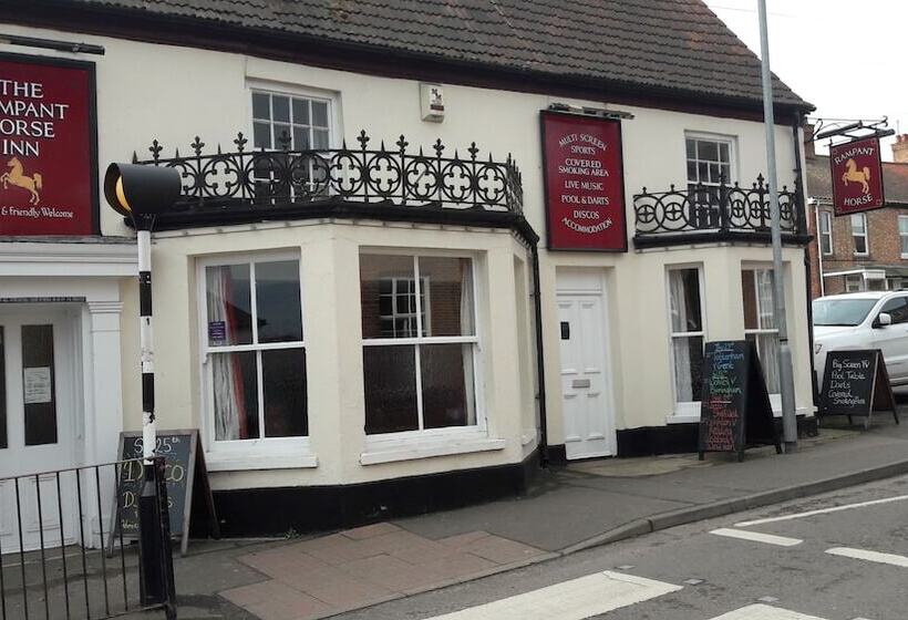 Хостел The Rampant Horse Public House