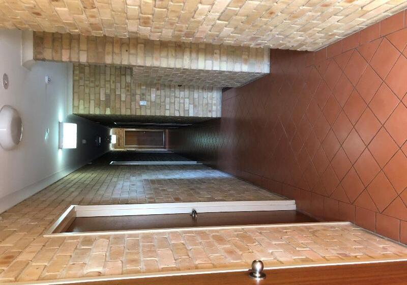 هتل Hanbury Lodge