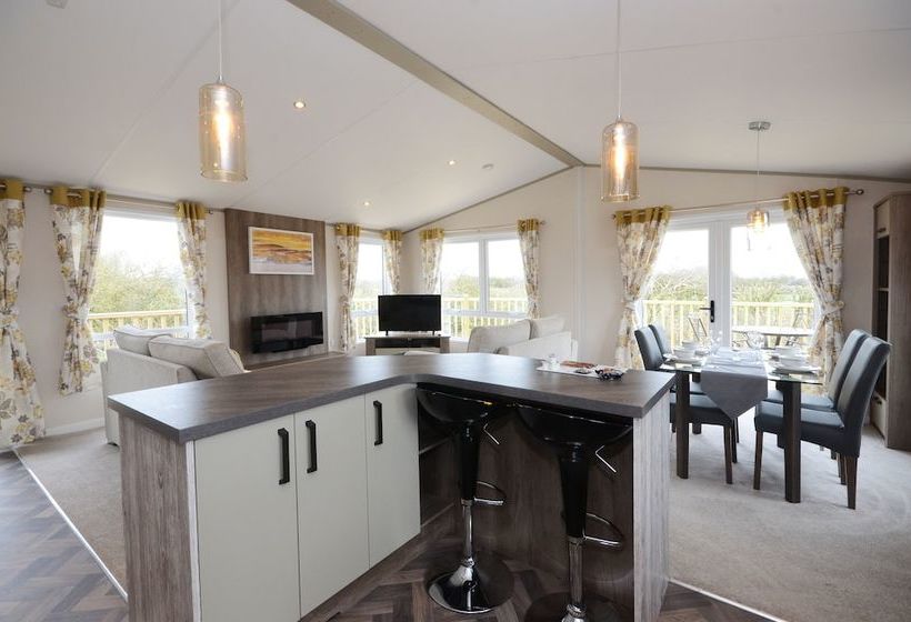 Отель Ca Holiday Management Kingfisher Lodge