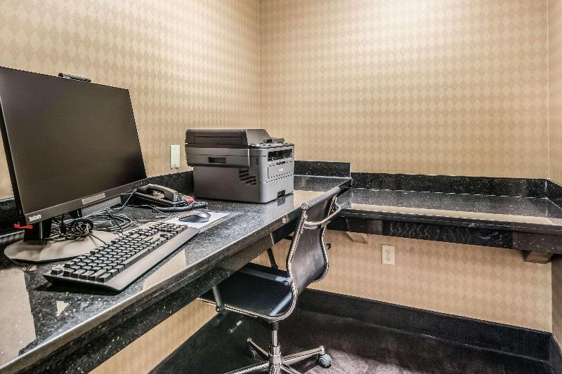 בית מלון כפרי Mainstay Suites