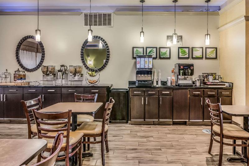 בית מלון כפרי Mainstay Suites