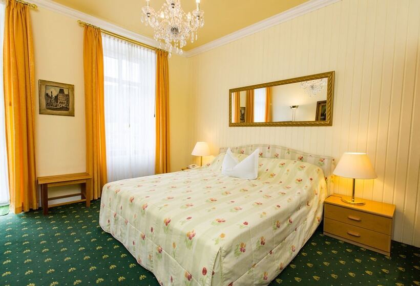 ホテル Winzerverein