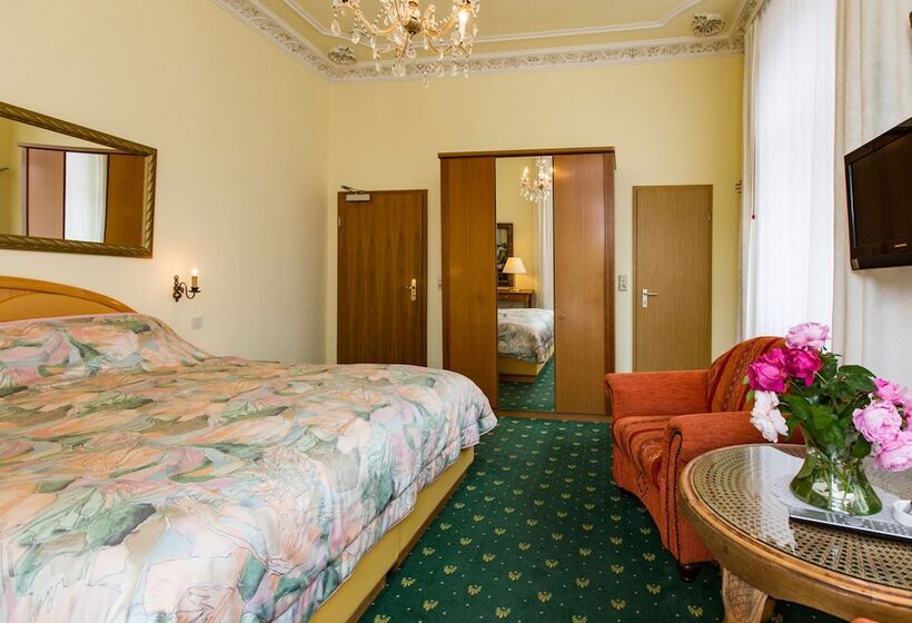 ホテル Winzerverein