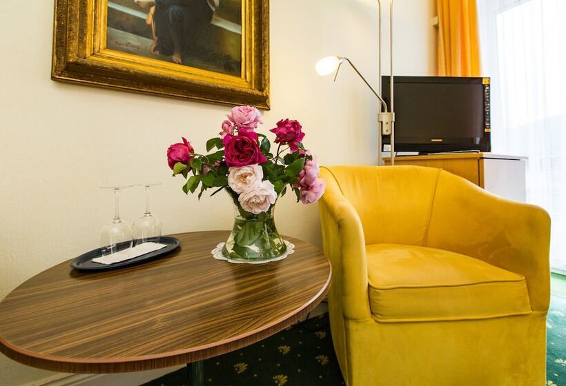 ホテル Winzerverein