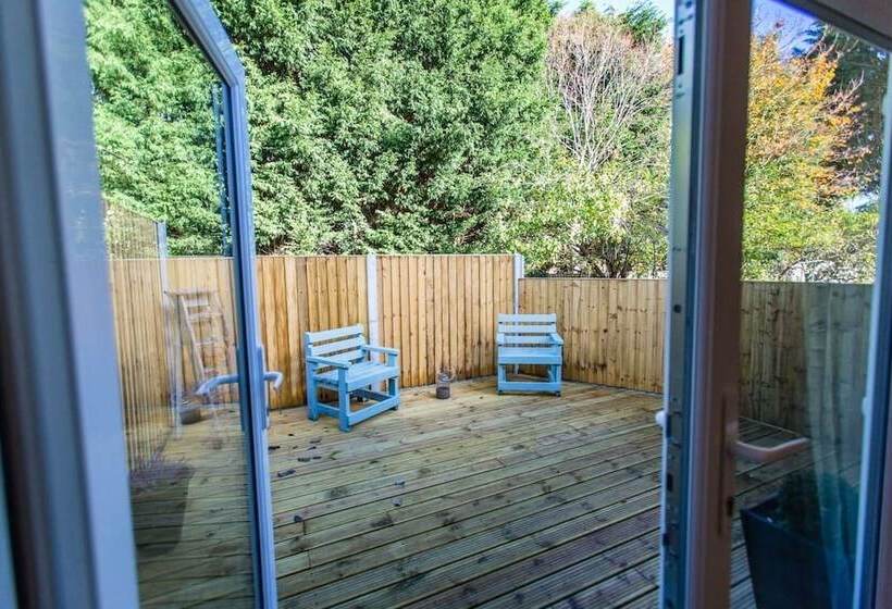 Oakley Country Retreat 1 Bed Garden Free Parking