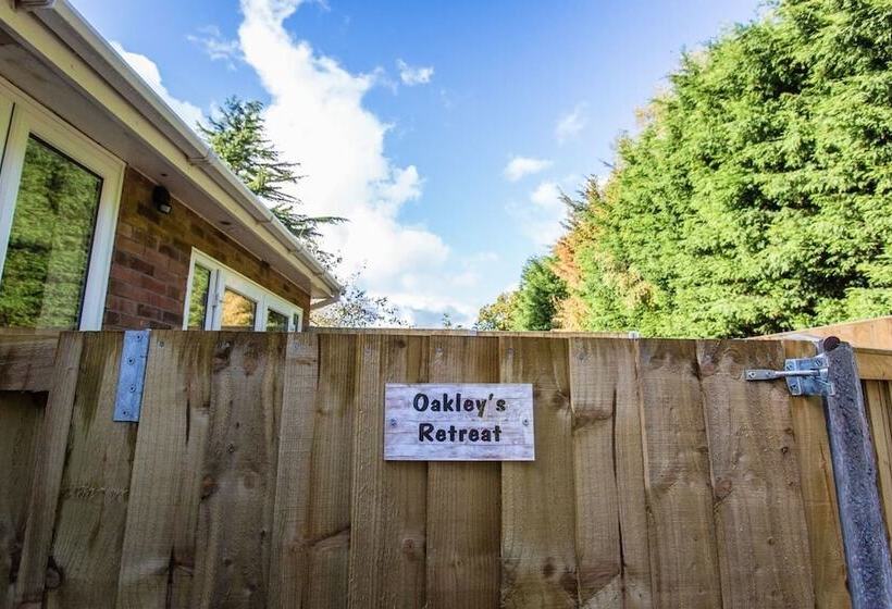 Oakley Country Retreat 1 Bed Garden Free Parking