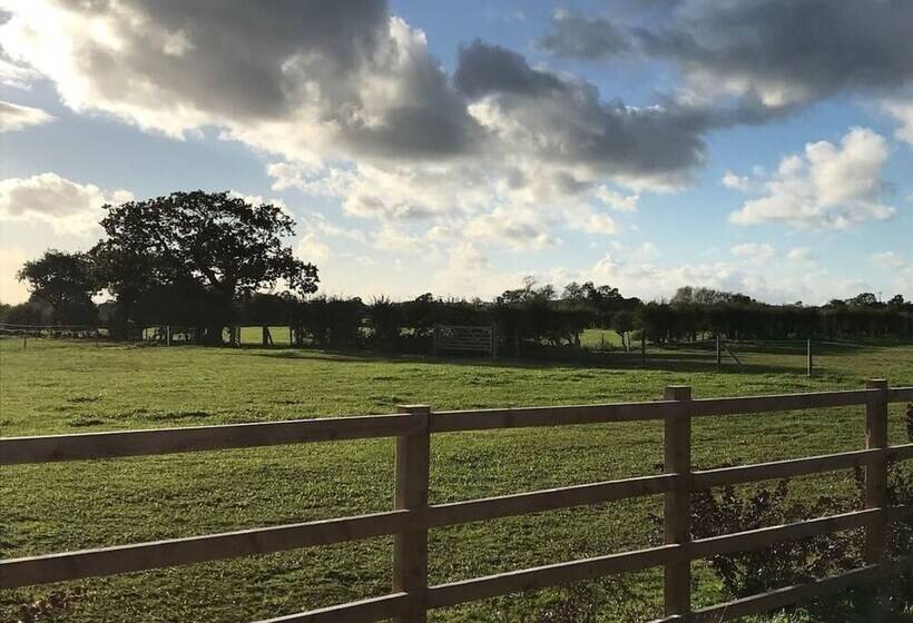 Oakley Country Retreat 1 Bed Garden Free Parking