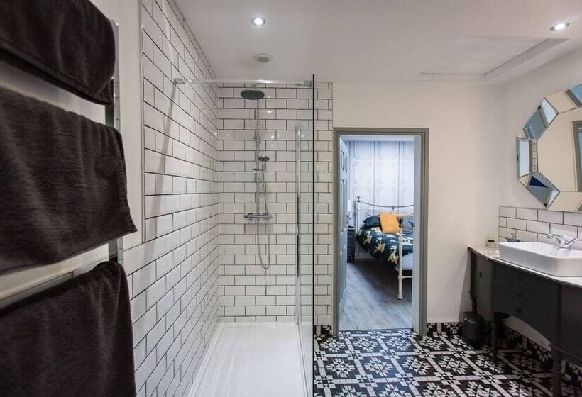 Oakley Country Retreat 1 Bed Garden Free Parking