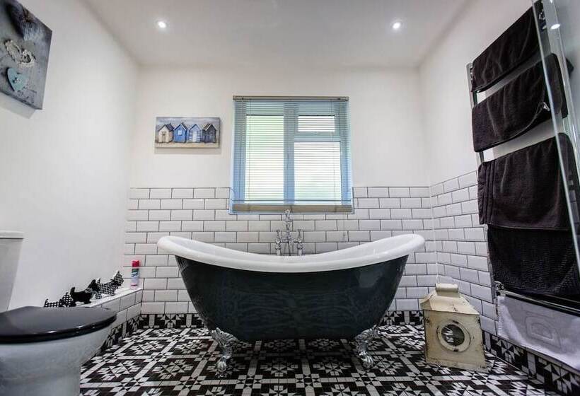 Oakley Country Retreat 1 Bed Garden Free Parking