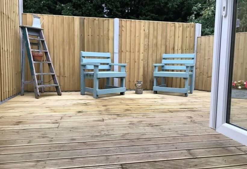 Oakley Country Retreat 1 Bed Garden Free Parking