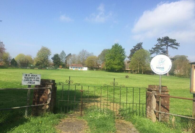 بنسيون Chalkcroft Lodge