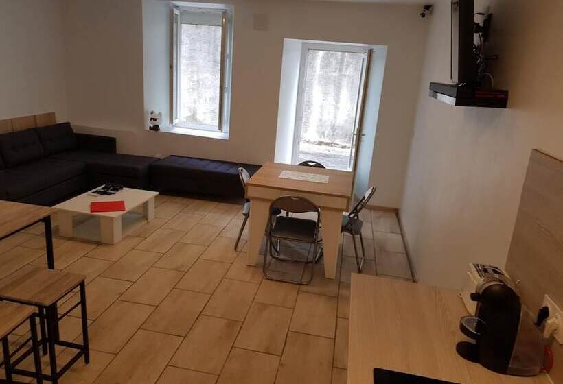 펜션 Lourdes Guesthouse