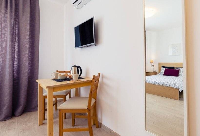 膳宿费 Rooms & Apartments Karlo