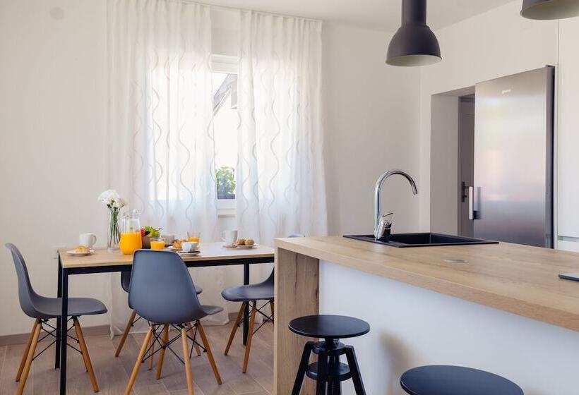 膳宿费 Rooms & Apartments Karlo