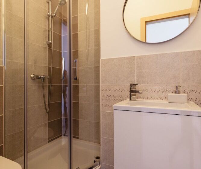 膳宿费 Rooms & Apartments Karlo